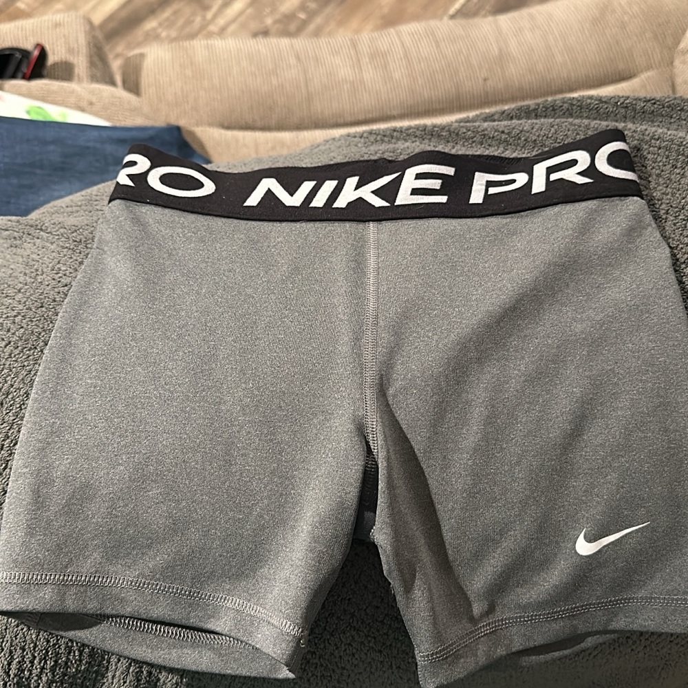 Nike pros kids large